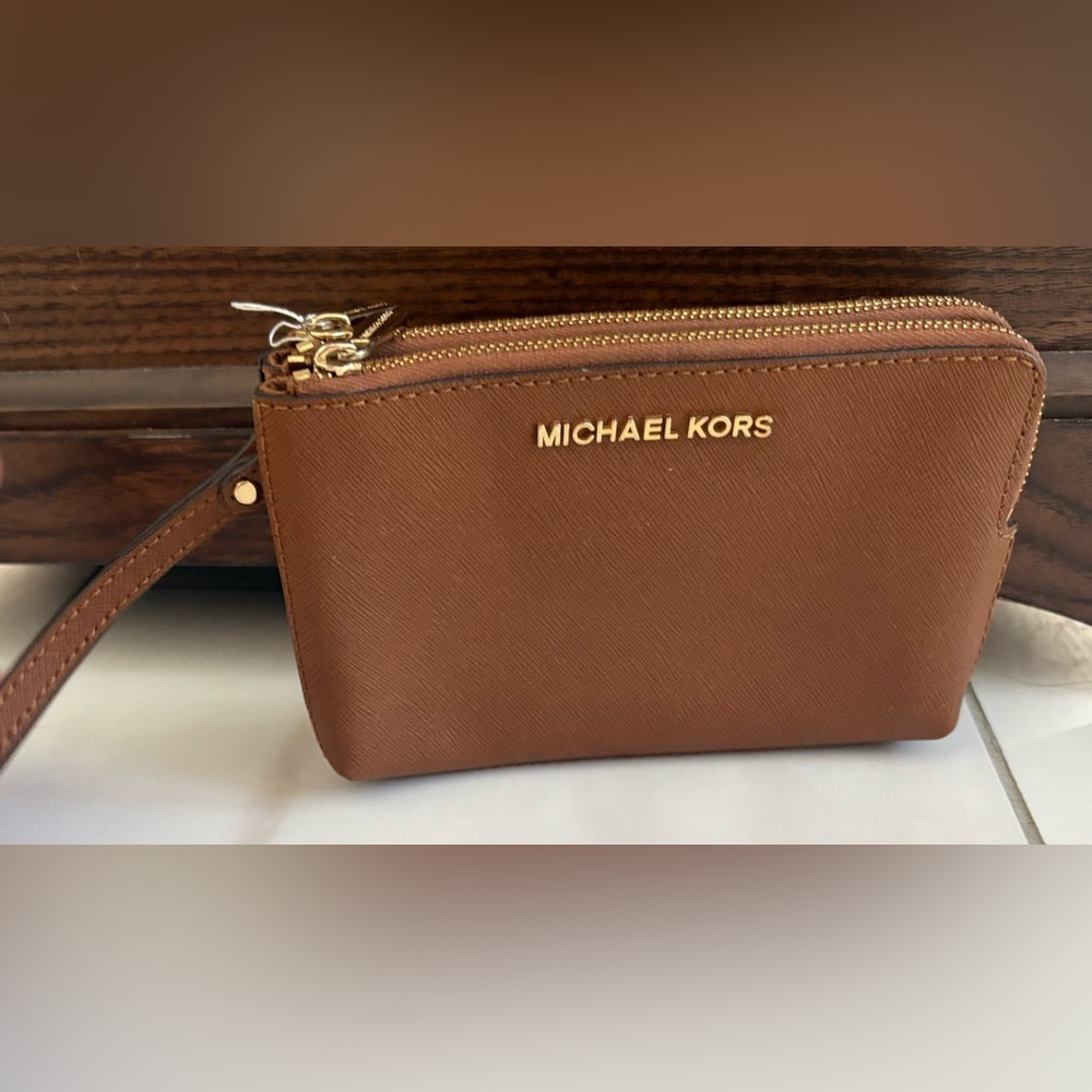 MICHAEL KORS JET SET TRAVEL DOUBLE ZIP WRISTLET